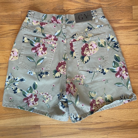 Gloria Vanderbilt Floral Denim Shorts Size 10 - Picture 2 of 5